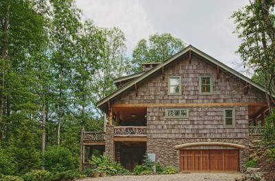 Unique mountain lodge features poplar bark siding