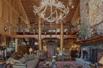 Mountain Construction uses natural elements in a custom home construction.