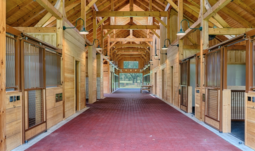 Ocala Florida Horse Barn - Mountain Construction